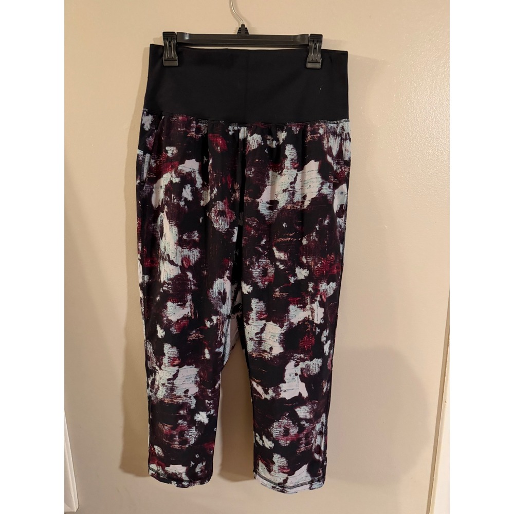 Lululemon High Rise Crop Joggers‎ Abstract Print Burgundy Black White Pockets